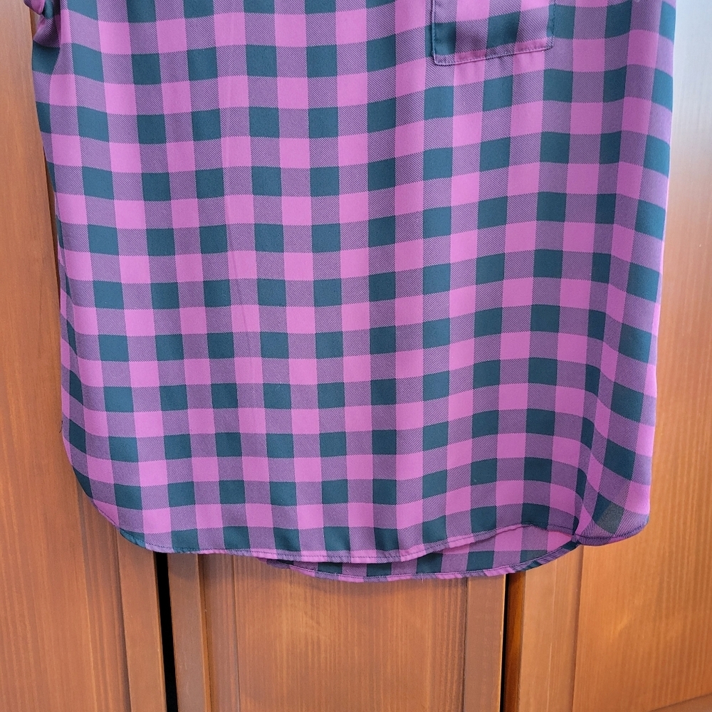Loft Outlet Plaid One Pocket Keyhole Back Short Sleeve Round Neck Tunic | Small - Picture 4 of 8